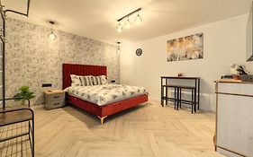 Free Private Parking - Onyx Studios By Ben Apartments